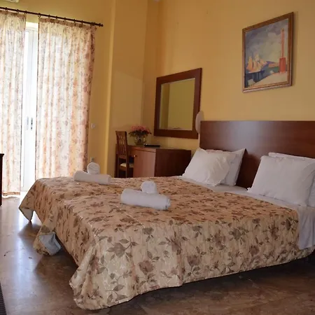 Sofia 4* Toló