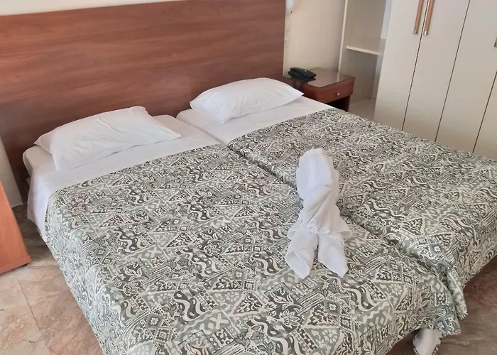 Sofia 4* Toló